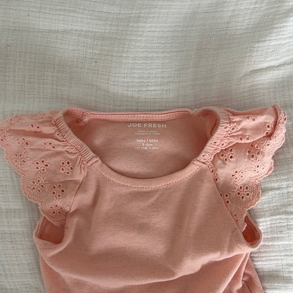 4/$20 Flutter Sleeve Bodysuit | Joe Fresh | 3-6 Months - Picture 3 of 3